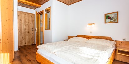 Pensionen - Umgebungsschwerpunkt: am Land - Aurach bei Kitzbühel - Appartment 2 - Doppelzimmer ausserhalb der Wohnung - gleich nebenan - Apartments Salzburgerhof