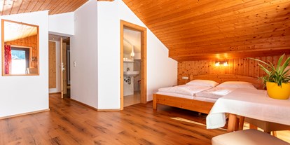 Pensionen - Balkon - Aurach bei Kitzbühel - Appartment 3 - Dreibettzimmer - Apartments Salzburgerhof