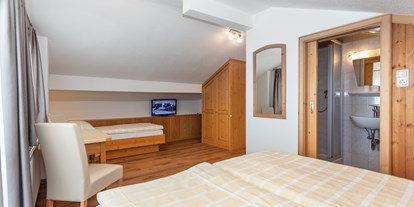 Pensionen - Terrasse - Brixen im Thale - Appartment 3 - Dreibettzimmer - Apartments Salzburgerhof