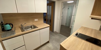 Pensionen - Umgebungsschwerpunkt: am Land - Donauraum - Apartment Frühling Küche - Privatzimmer & Ferienwohnungen Leeb