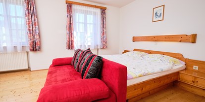 Pensionen - Umgebungsschwerpunkt: am Land - Region Wachau - Doppelzimmer mit Couch - Gästezimmer am Weingut Gritsch