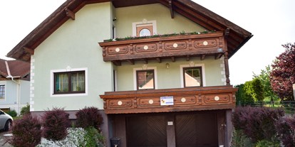 Pensionen - Garten - Niederösterreich - Haus von vorne - Eva´s Gästehaus