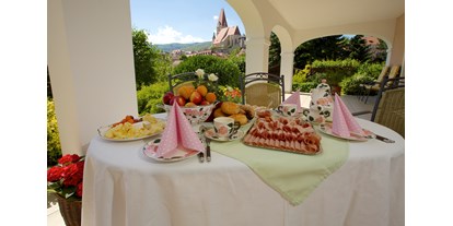Pensionen - Frühstück: Frühstücksbuffet - Pöchlarn - Frühstücksterrasse - Gästehaus Punz