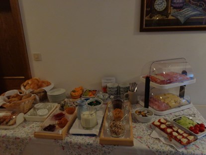 Pensionen - weitere Verpflegungsmöglichkeiten: Abendessen - Unken - Frühstücksbüfett mit heimischen Produkten - Haus Helga