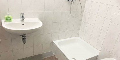 Pensionen - Umgebungsschwerpunkt: Strand - Nordseeküste - Private Badezimmer mit Dusche und WC - Pension in Emden