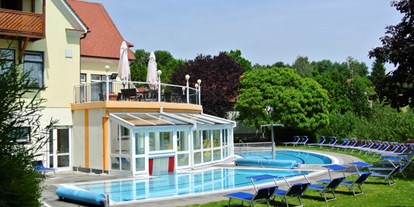 Pensionen - weitere Verpflegungsmöglichkeiten: Mittagessen - Thermal- und Sportpool  - Ferienapartment  im Biodorf Bad Waltersdorf