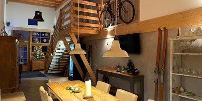 Pensionen - Terrasse - Grän - Lounge in der Tenne (Gemeinschaftsbereich) - Am Hof Jungholz