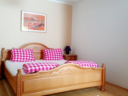 Pensionen - Terrasse - Apetlon - Schlafzimmer 1
1,80 m großes Doppelbett - Casa Zara