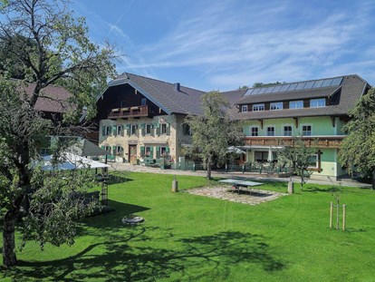 Pensionen - Umgebungsschwerpunkt: See - Oberhofen am Irrsee - Blick auf unsere Pension - Pension Fischerhof
