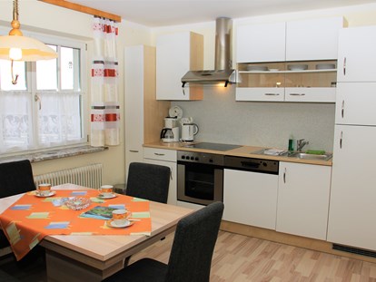 Pensionen - Balkon - Mondsee - Unsere Ferienwohnungen sind mit einer vollwertigen Küche ausgestattet - Pension Fischerhof