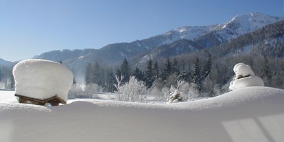 Pensionen - Balkon - Berg im Attergau - Winter vor dem Haus - Haus Hirschpoint