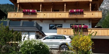 Pensionen - Restaurant - Alpbach - Sommerbild - Haus Raimund Urlaubsunterkunft