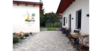 Pensionen - Spielplatz - Weitersfeld - Wohlfühlhof Bachzelt Eingangsbereich - Wohlfühlhof Bachzelt