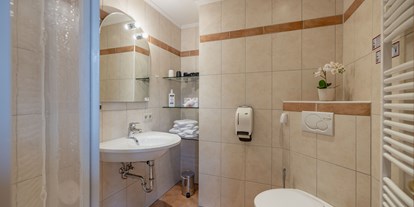 Pensionen - Umgebungsschwerpunkt: Berg - Jenig - haus-scheiblauer_apartment_nr21-bathroom-nassfeld-skiing - Haus Scheiblauer