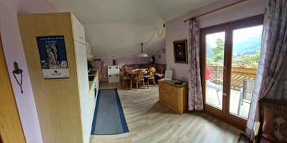 Pensionen - Garten - Ladis - Essecke mit Küche und Balkon - Apart Haus Florian Imst Tirol
