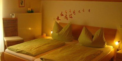 Pensionen - Umgebungsschwerpunkt: Berg - Oberbayern - Schlafzimmer Ferienwohnung Nr. 3 - Demelhof