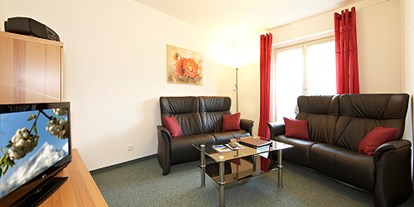 Pensionen - Umgebungsschwerpunkt: Stadt - Telfs - Junior-Suite Dreitorspitze - Wohnzimmer - Gästehaus im Winkel
