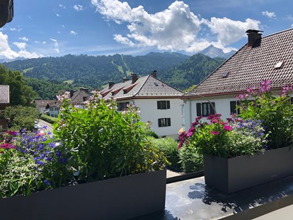 Pensionen - Frühstück: Frühstücksbuffet - Seefeld in Tirol - Aussicht aus den Balkonzimmern - Hotel Garni Alpengruß