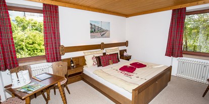 Pensionen - Garten - Bayerischer Wald - unser Familienzimmer "Portobello" mit Doppelbett und Doppelstockbett - The Scottish Highlander Guesthouse