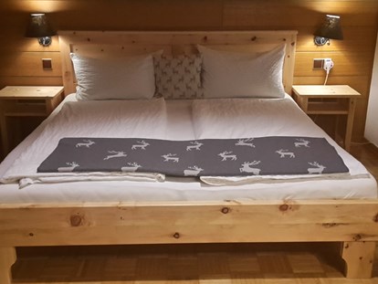 Pensionen - Umgebungsschwerpunkt: See - Mittenwald - unsere neuen Zirben Betten laden Sie zum Wohlfühlen in den Zimmern ein - Villa Claudia