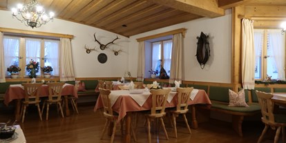 Pensionen - Umgebungsschwerpunkt: See - Murnau am Staffelsee - Unsere gemütliche Gaststube - Pension St. Leonhard