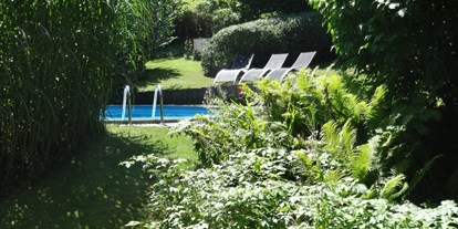 Pensionen - Ruhpolding - Garten mit Pool - Gästehaus Ehrlich