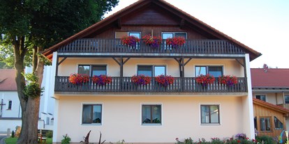 Pensionen - Umgebungsschwerpunkt: am Land - Titting - Süd-Ansicht unseres Gasthofes - Gasthof Zur Linde
