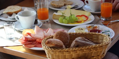 Pensionen - weitere Verpflegungsmöglichkeiten: Nachmittagskaffee - Italien - Frühstücken mit frischen,regionalen Südtiroler Produkten. - Pension Klausthaler 