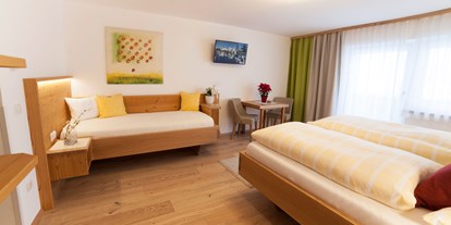 Pensionen - Kühlschrank - Ramsau (Bad Goisern am Hallstättersee) - Dreibettzimmer mit Balkon - B&B Landhaus Vierthaler