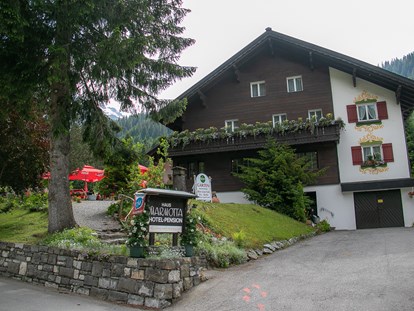 Pensionen - Vorarlberg - Marmotta im Sommer - lädt zum längeren Verweilen ein! - Hotel-Pension Marmotta