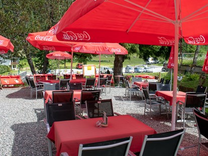 Pensionen - Spielplatz - Österreich - Unser herrrlicher Gastgarten lädt zum Verweilen ein, genießen ein kühles Getränk oder eine unserer leckern Speisen! - Hotel-Pension Marmotta
