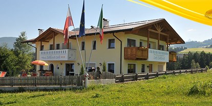 Pensionen - WLAN - Corvara / Alta Badia - Willkommen in unserem Gästehaus in Kastelruth, Ihrem Urlaubsort in Südtirol inmitten der Dolomiten.
Wir Familie Goller , heißen Sie herzlich willkommen.
Mögen Sie Ihren wohlverdienten Urlaub bei uns genießen können. - Haus Caffe Jausenstation Sabina
