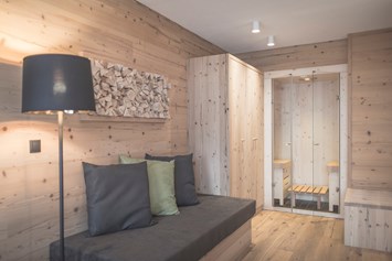 Frühstückspension: Wohnbereich und Hydro-Soft-Sauna - Ahrner Wirt Apartments