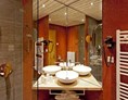 Frühstückspension: Badezimmer mit DU/WC im Landhaus Ager in Söll am Wilden Kaiser - Landhaus Ager