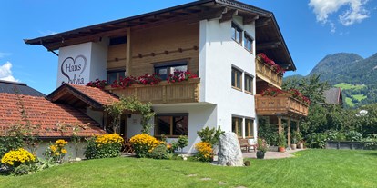 Pensionen - Umgebungsschwerpunkt: Berg - Mayrhofen (Mayrhofen) - Das komfortable Haus Sylvia in Reith im Alpbachtal ist Ihr Rückzugsort, wenn Sie Erholung und Abwechslung für Ihren Urlaub suchen. Sowohl im Winter als auch im Sommer. Die vier eleganten und liebevollen Ferienwohnungen sind mit viel Aufmerksamkeit für’s Detail eingerichtet. Das Haus Sylvia befindet sich in ruhiger, dennoch zentraler Lage vom "Schönsten Blumendorf Europas" und ist umgeben von atemberaubendem Bergpanorama. Lassen Sie den Alltag hinter sich!

Wir heißen Sie im Haus Sylvia in Reith im Alpbachtal herzlich willkommen! - Haus Sylvia