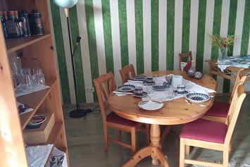 Frühstückspension: Frühstücksraum - Fremdenzimmer und Restaurant Herberts Stubn