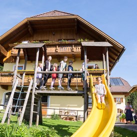 Frühstückspension: Spielplatz vorm Haus - Roithhof