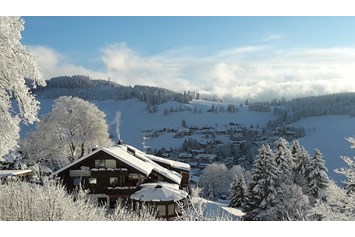 Frühstückspension: Winter mit Blick nach Osten - Panorama Lodge Sonnenalm Hochschwarzwald