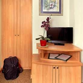 Frühstückspension: Einbettzimmer "Komfort" mit Kleiderschrank und Safe - Frühstückspension Kasper