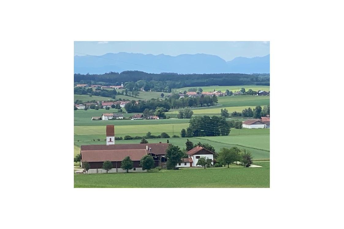 Frühstückspension: Blick in die Berge  aufgenommen vom Fuchsberg - Pension am Weberhof