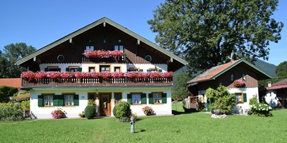 Pensionen - Dietramszell - Das Gästehaus "Zum Jäger", ein ehemaliger Bauernhof aus dem 16. Jahrhundert. - Gästehaus Zum Jäger