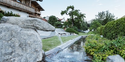 Pensionen - Tiroler Unterland - Ein wilder Garten. Außerdem steht Ihnen ein Kneippbecken zur Verfügung, gefüllt mit frischem Bergquellwasser aus unserer hauseigenen Quelle. Kneippen ist die perfekte Behandlung der beanspruchten Muskulatur nach einer Bergwanderung. - Landhaus Ager