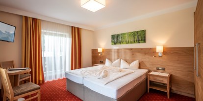 Pensionen - Tiroler Unterland - Alle Zimmer verfügen über einen Tisch mit 2-3 Stühlen - Hotel Garni Birkenhof & Apartments Rosenhof