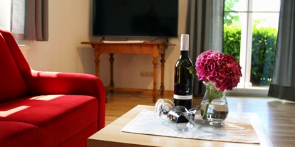 Pensionen - Steiermark - Unser Komfortdoppelzimmer mit separatem Wohnbereich bietet Ihnen neben dem gemütlich eingerichteten Schlafbereich einen großzügigen Wohnbereich, der Ihnen viel Raum gibt, Ihren Urlaub in vollen Zügen zu genießen. - Pension Lammerhof