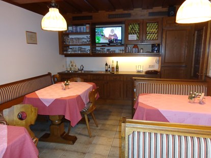 Pensionen - Pinzgau - Gemütlicher Aufenthaltsraum mit vielen Spielen - Haus Helga