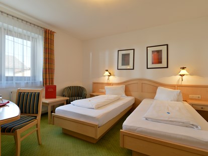 Pensionen - Tirol - Zimmer 3 
Betten können zusammengeschoben werden oder auch getrennt werden. - Frühstückspension Appartements Steinbacher****